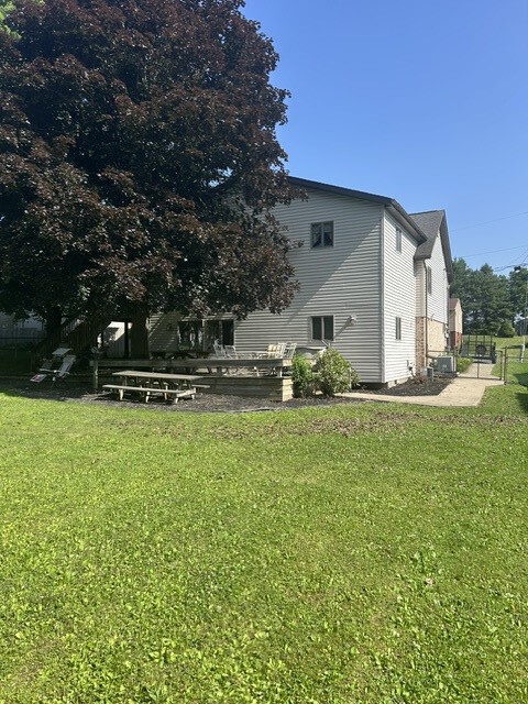 104 Woodbury Dr