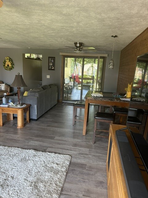 104 Woodbury Dr