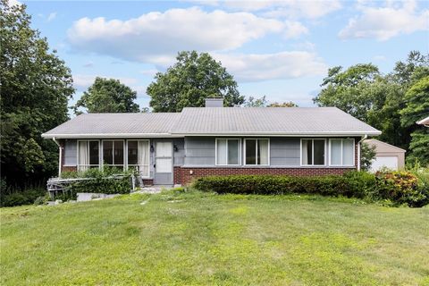 Photo of 3003 Nottinghill Dr, Coraopolis, PA 15108 (MLS # 1762366)