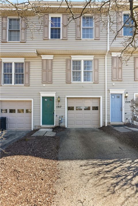 Photo of 1317 Meadowbrook Dr, Canonsburg, PA 15317 (MLS # 1743603)