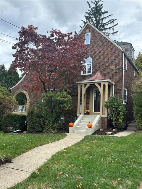 Photo of 270 Shadowlawn Ave, Pittsburgh, PA 15216 (MLS # 1727092)