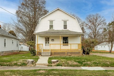 Photo of 407 Opre Ave, Grove City, PA 16127 (MLS # 1731885)
