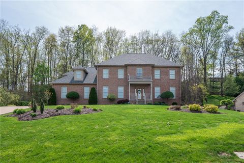Photo of 10 Holly Ln, Uniontown, PA 15401 (MLS # 1748800)
