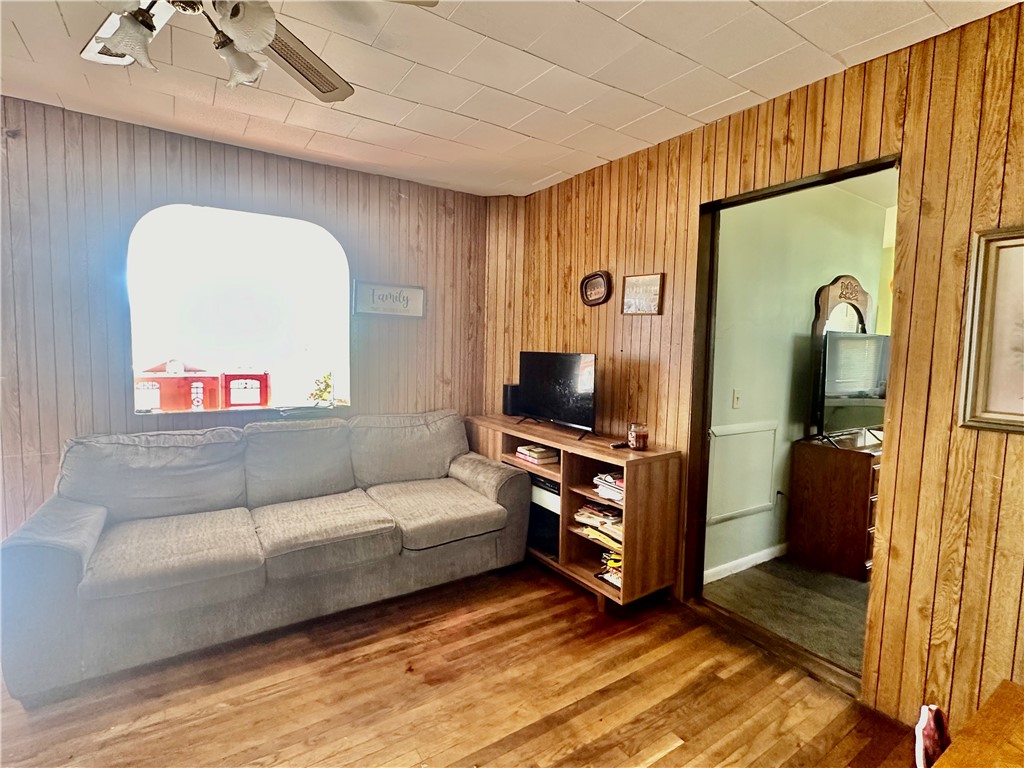 Pulaski Twp - Bea, Pennsylvania 15066, United States, 4 Bedrooms Bedrooms, ,2 BathroomsBathrooms,Residential,Active,37914