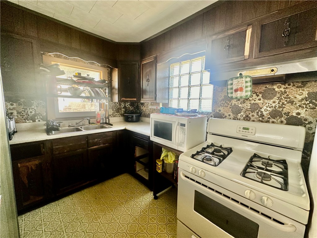 Pulaski Twp - Bea, Pennsylvania 15066, United States, 4 Bedrooms Bedrooms, ,2 BathroomsBathrooms,Residential,Active,37914