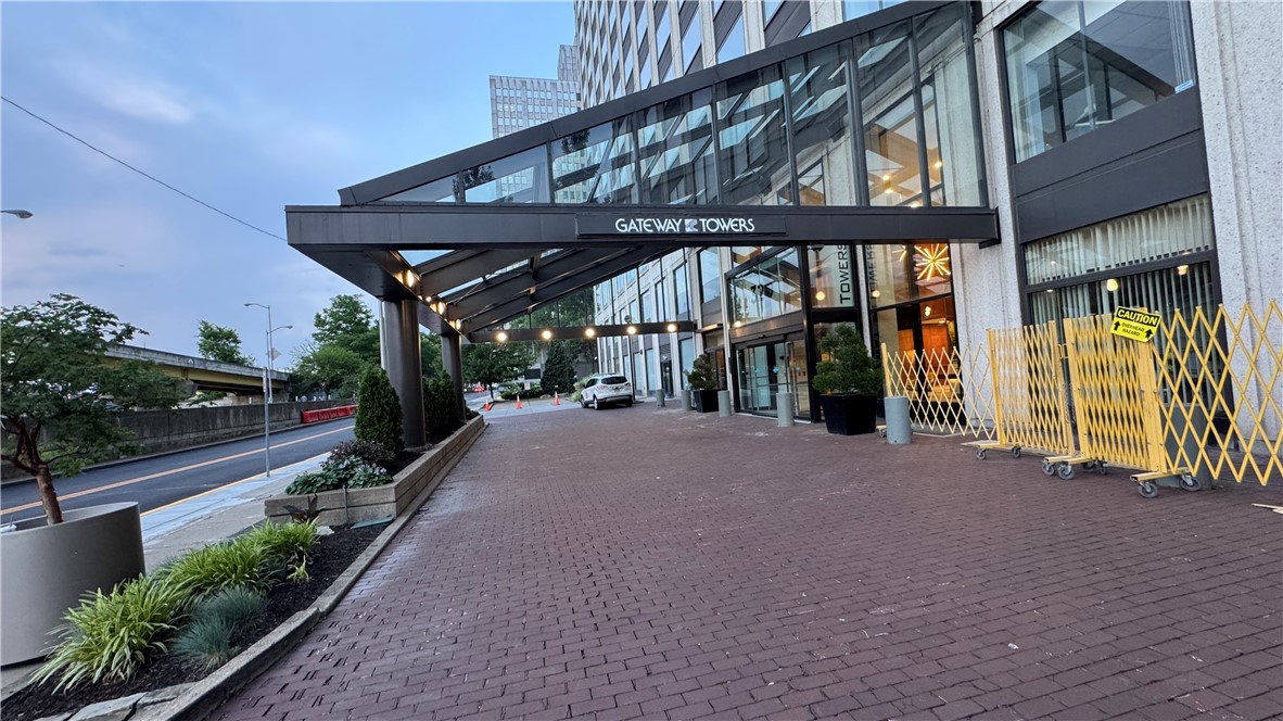 320 Fort Duquesne Blvd 19D