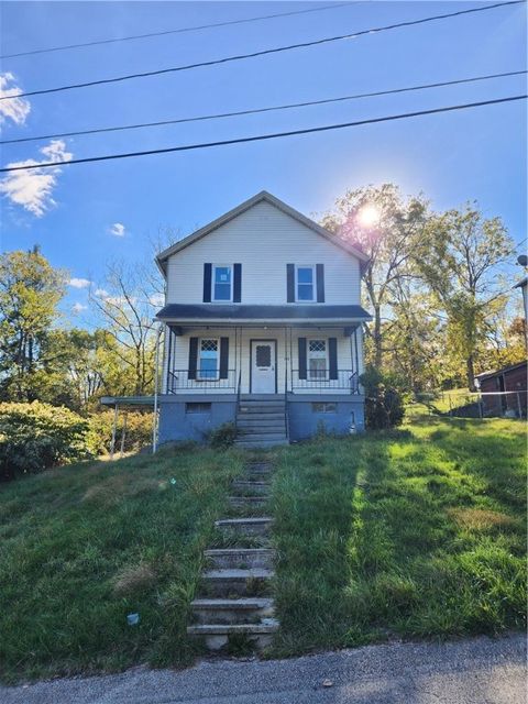 Photo of 640 Redwood Dr, Mc Donald, PA 15057 (MLS # 1725556)