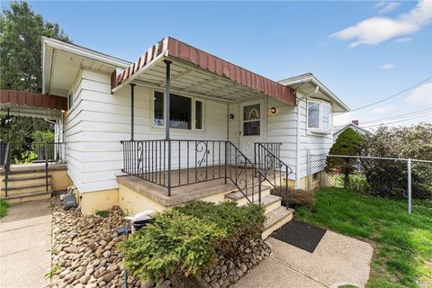 Photo of 422 Buckeye St, Greensburg, PA 15601 (MLS # 1747186)
