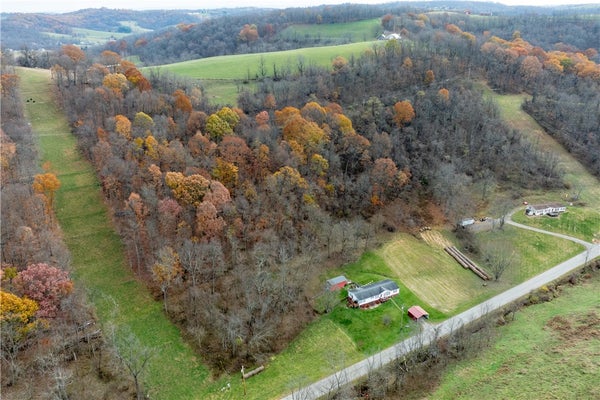 452 SUGAR RUN RD, WAYNESBURG, PA 15370 - Image d87a229b8318d3d3728264c2cf22ca7f/874316