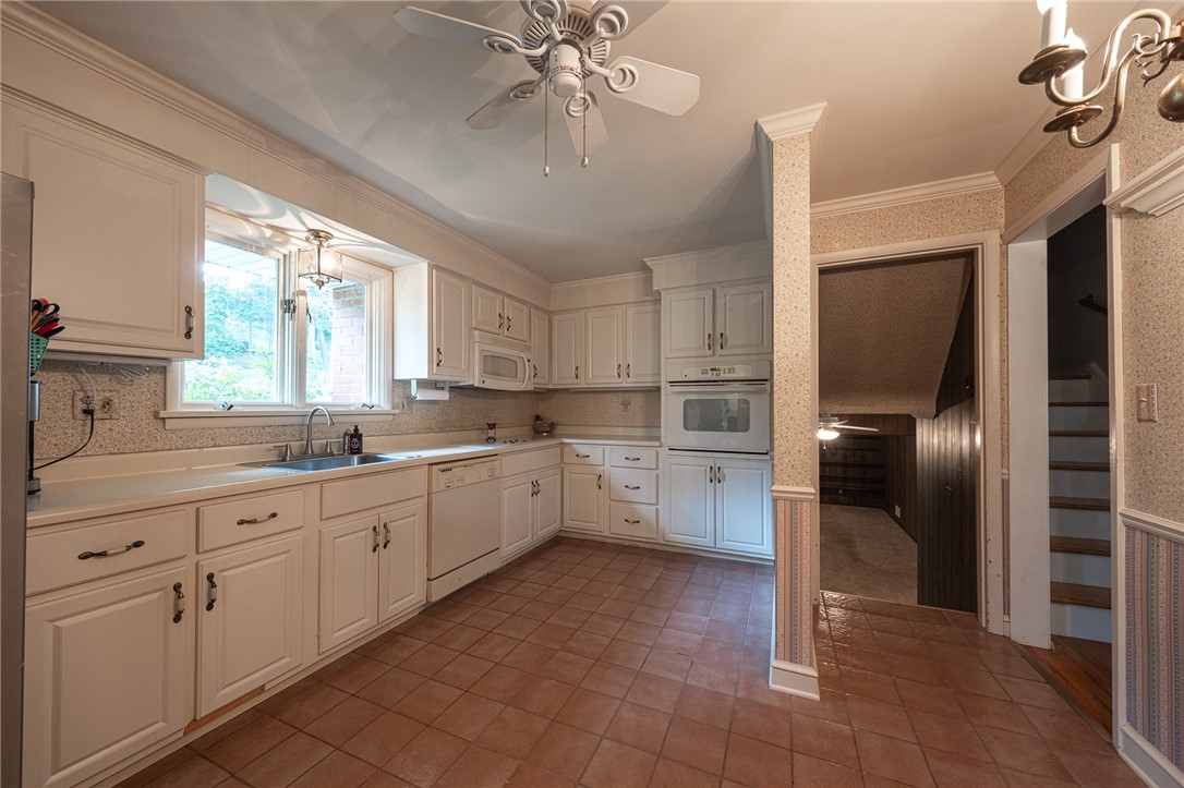 Ross Twp, Pennsylvania 15237, United States, 5 Bedrooms Bedrooms, ,3 BathroomsBathrooms,Residential,Active,190724