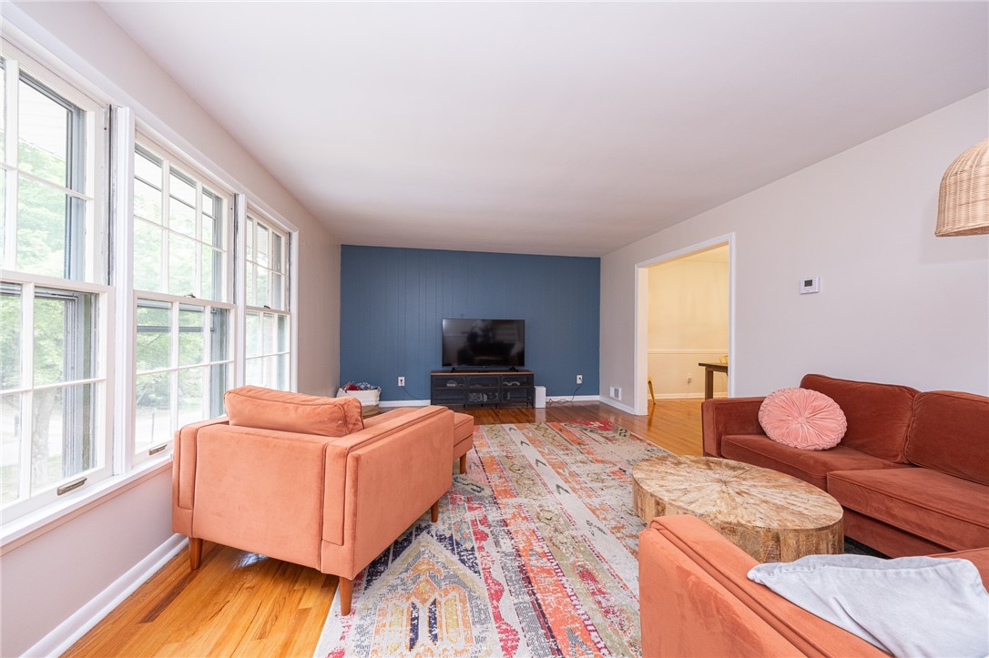 Ross Twp, Pennsylvania 15237, United States, 5 Bedrooms Bedrooms, ,3 BathroomsBathrooms,Residential,Active,190724