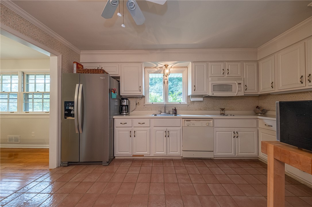 Ross Twp, Pennsylvania 15237, United States, 5 Bedrooms Bedrooms, ,3 BathroomsBathrooms,Residential,Active,190724