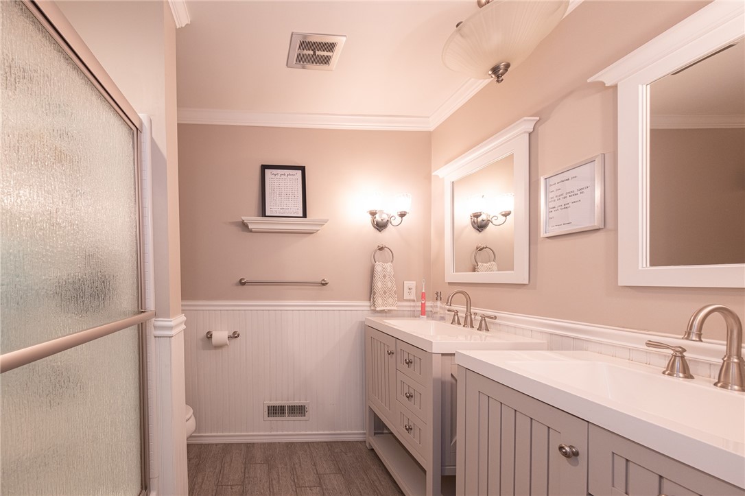 Ross Twp, Pennsylvania 15237, United States, 5 Bedrooms Bedrooms, ,3 BathroomsBathrooms,Residential,Active,190724