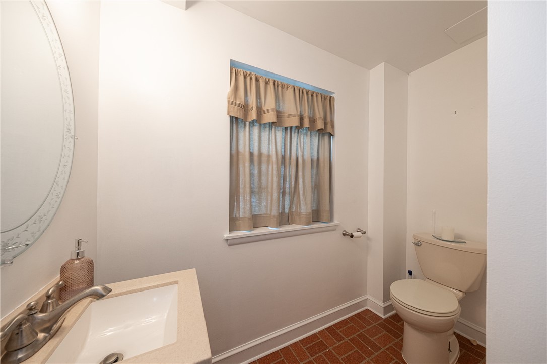 Ross Twp, Pennsylvania 15237, United States, 5 Bedrooms Bedrooms, ,3 BathroomsBathrooms,Residential,Active,190724