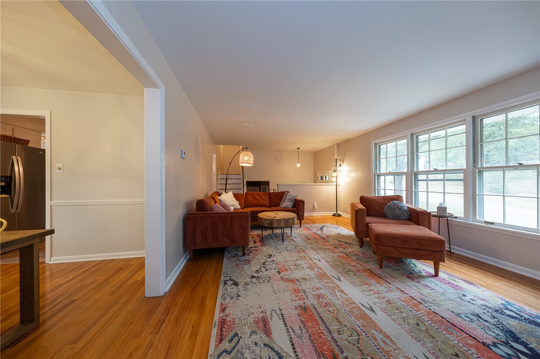 Ross Twp, Pennsylvania 15237, United States, 5 Bedrooms Bedrooms, ,3 BathroomsBathrooms,Residential,Active,190724