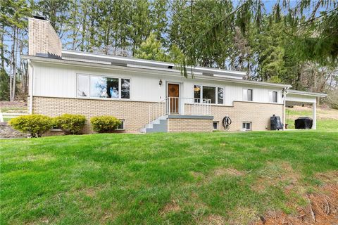 Photo of 3195 Pinecrest Ct, Murrysville, PA 15668 (MLS # 1745275)