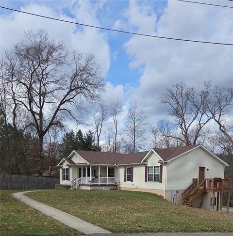 Photo of 118 Oak Hill Dr, Valencia, PA 16059 (MLS # 1746812)