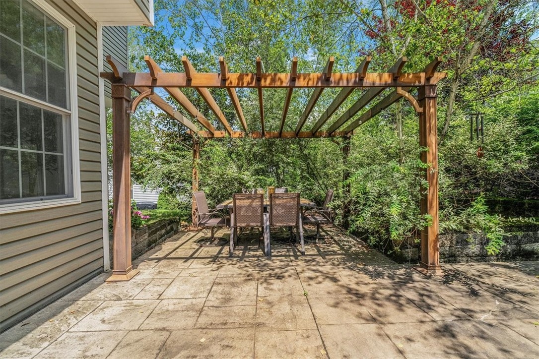 North Strabane, Pennsylvania 15301, United States, 4 Bedrooms Bedrooms, ,4 BathroomsBathrooms,Residential,Active,178051