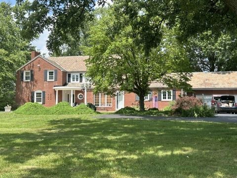 Homes For Rent - 29 College Dr Dr<br/> Monaca, PA 15061