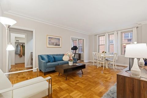 Photo of 144 N Dithridge St #407, Pittsburgh, PA 15213 (MLS # 1731533)