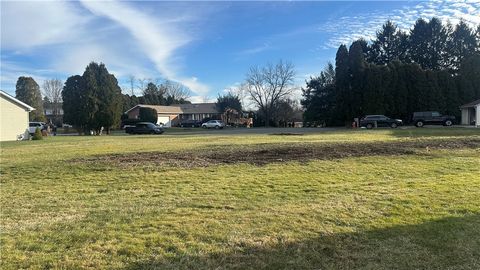 Photo of 112 Shawnee Dr, Natrona Heights, PA 15065 (MLS # 1736282)