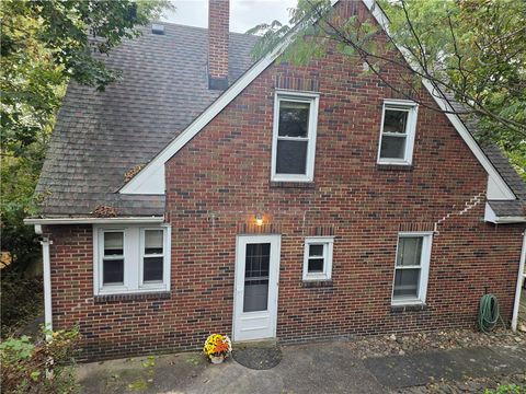 Photo of 622 Summit Ave, Glassport, PA 15045 (MLS # 1725302)