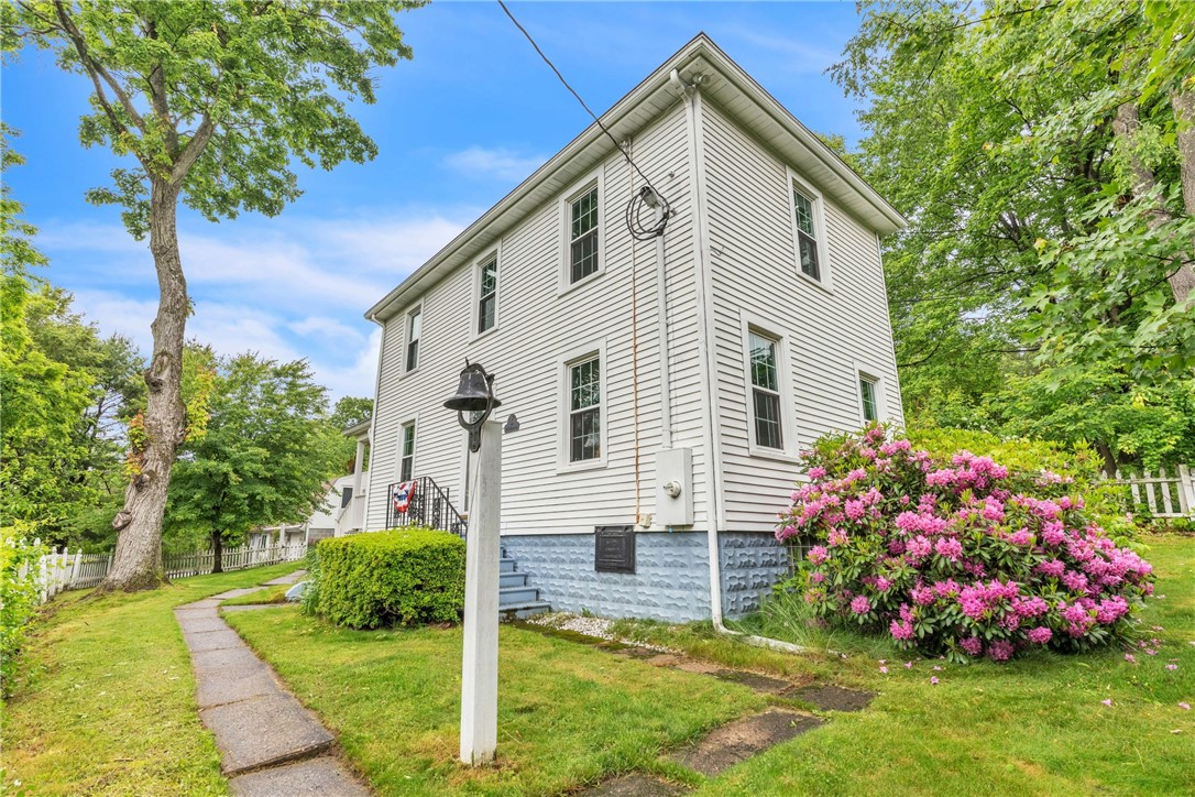 461 Manor Rd