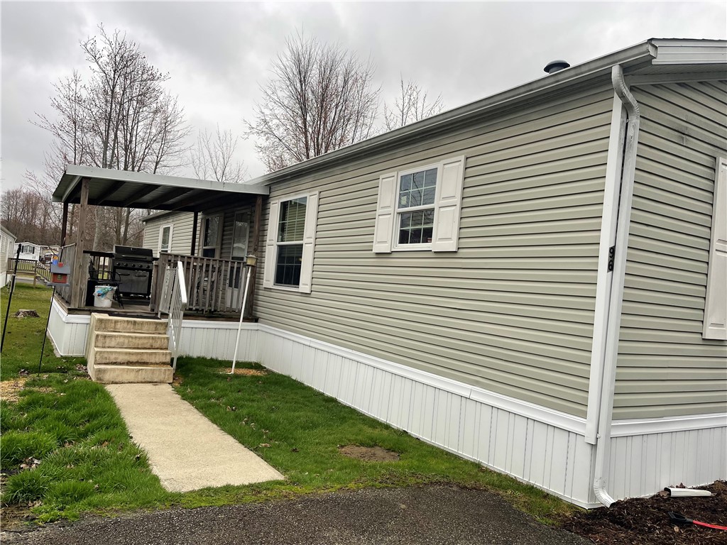 Lackawannock Twp, Pennsylvania 16137, United States, 2 Bedrooms Bedrooms, ,2 BathroomsBathrooms,Residential,Active,98625