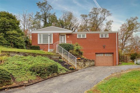 Photo of 130 Old Oak Drive, Bridgeville, PA 15017 (MLS # 1726852)