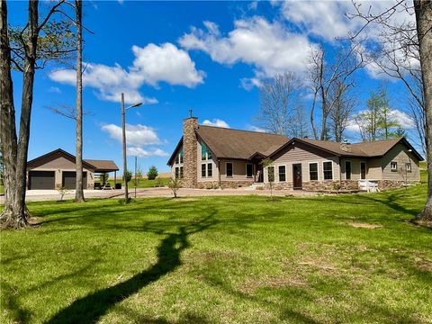 Photo of 446 Saddle Rd, Somerset, PA 15501 (MLS # 1751731)