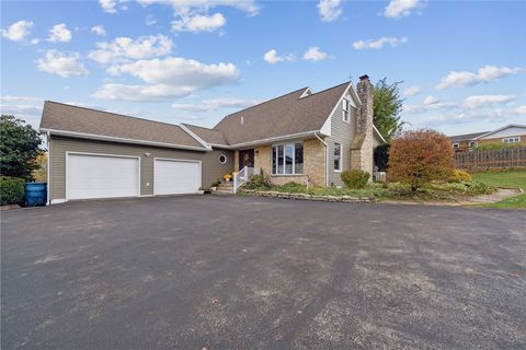 Photo of 1187 Lakeview Dr, Latrobe, PA 15650 (MLS # 1727375)
