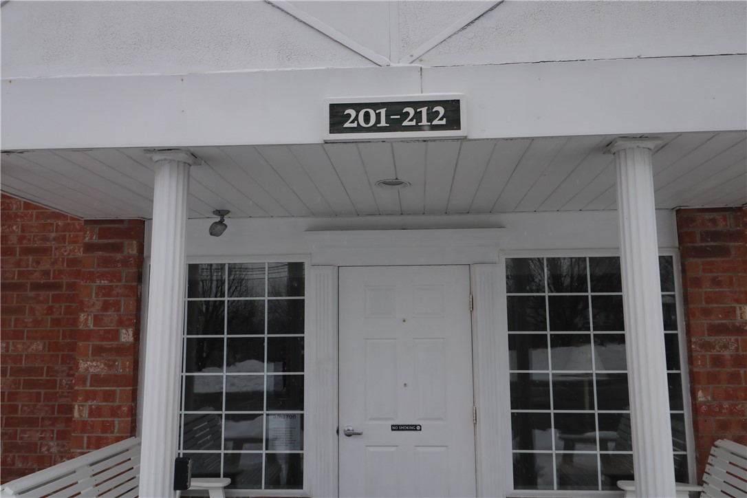 211 Clubhouse Dr 211