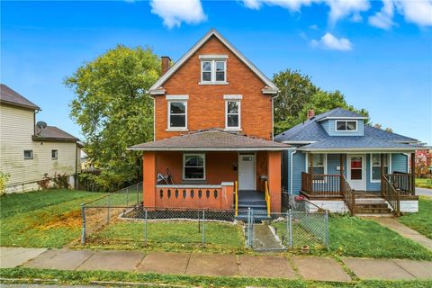 Photo of 522 Wallis Ave, Farrell, PA 16121 (MLS # 1727172)