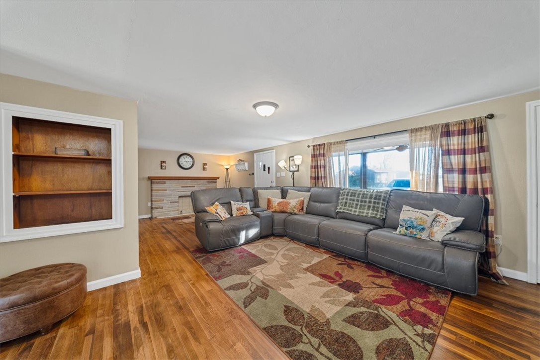 Brighton Twp, Pennsylvania 15009, United States, 2 Bedrooms Bedrooms, ,1 BathroomBathrooms,Residential,Contingent,240241