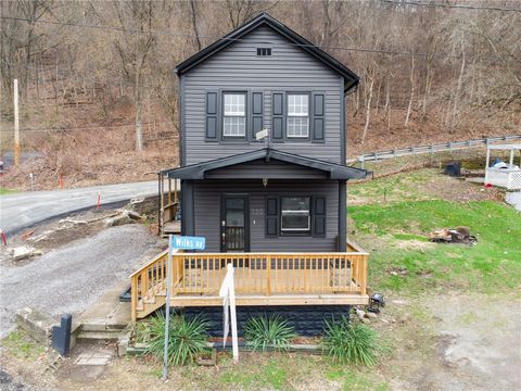 Photo of 330 Braeburn Rd, Lower Burrell, PA 15068 (MLS # 1744801)