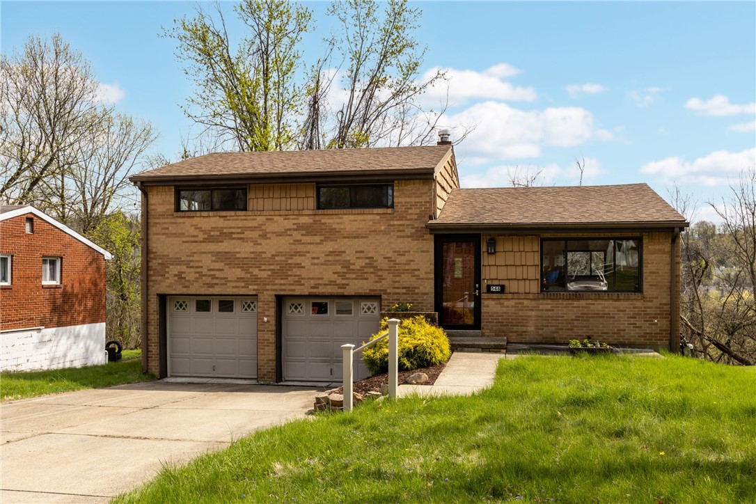 548 Firethorne Dr Dr, Monroeville, Pennsylvania image 1