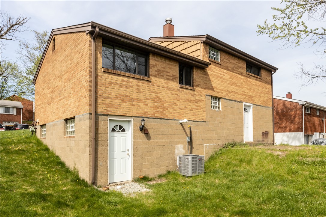 548 Firethorne Dr Dr, Monroeville, Pennsylvania image 2