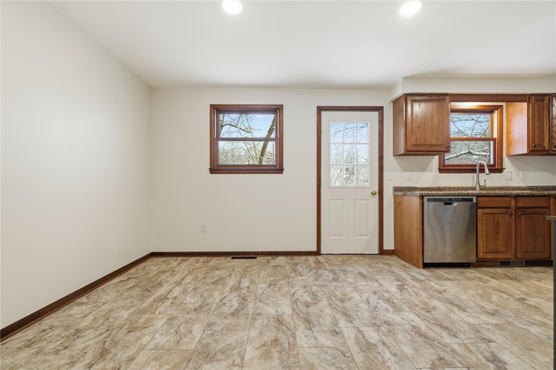 Canonsburg, Pennsylvania 15317, United States, 3 Bedrooms Bedrooms, ,2 BathroomsBathrooms,Residential,Active,250921