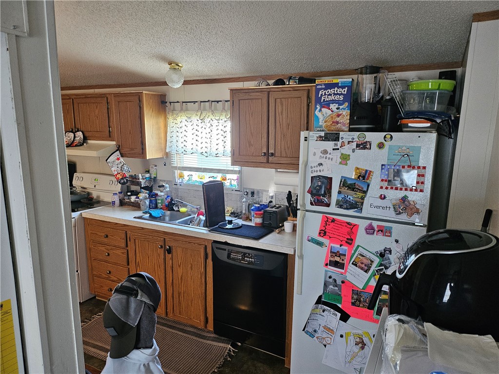 Muddy Creek Twp, Pennsylvania 16051, United States, 3 Bedrooms Bedrooms, ,2 BathroomsBathrooms,Residential,Active,225963