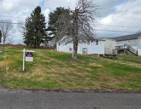 Photo of 112 Mancha St, Eighty Four, PA 15330 (MLS # 1735617)