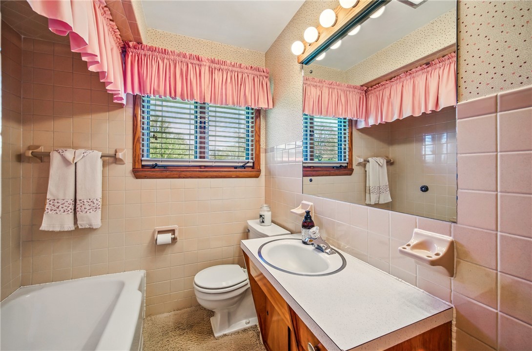 1734 S Judy Lynn Dr Dr, Farrell, Pennsylvania image 16