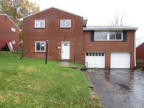 Photo of 1325 Cardinal Dr, Pittsburgh, PA 15243 (MLS # 1728882)