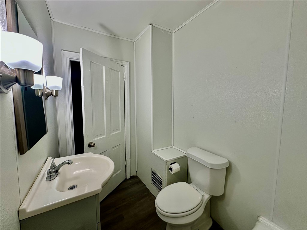 Ellwood City, Pennsylvania 16117, United States, 3 Bedrooms Bedrooms, ,1 BathroomBathrooms,Residential,Active,186300