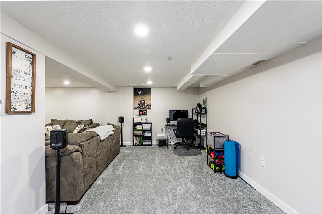 Jeannette, Pennsylvania 15644, United States, 3 Bedrooms Bedrooms, ,2 BathroomsBathrooms,Residential,Contingent,194172