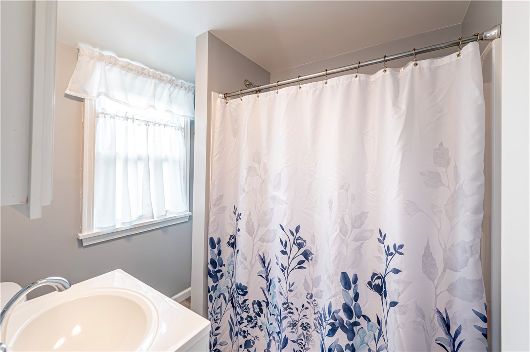 Jeannette, Pennsylvania 15644, United States, 3 Bedrooms Bedrooms, ,2 BathroomsBathrooms,Residential,Contingent,194172