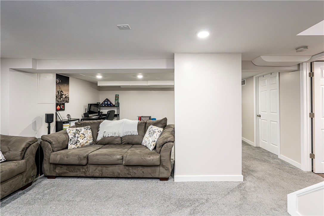 Jeannette, Pennsylvania 15644, United States, 3 Bedrooms Bedrooms, ,2 BathroomsBathrooms,Residential,Contingent,194172