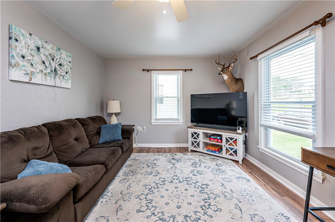 Jeannette, Pennsylvania 15644, United States, 3 Bedrooms Bedrooms, ,2 BathroomsBathrooms,Residential,Contingent,194172