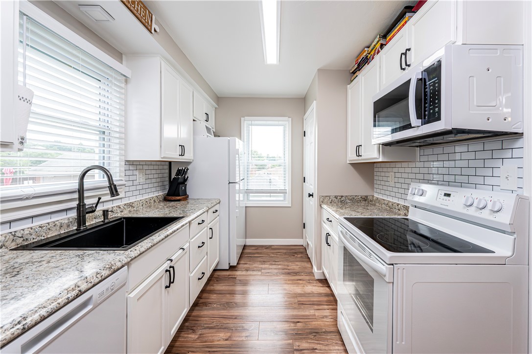 Jeannette, Pennsylvania 15644, United States, 3 Bedrooms Bedrooms, ,2 BathroomsBathrooms,Residential,Contingent,194172