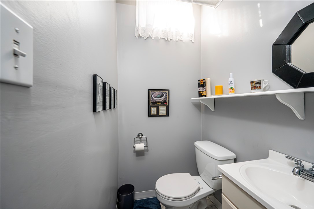 Greensburg, Pennsylvania 15601, United States, 4 Bedrooms Bedrooms, ,2 BathroomsBathrooms,Residential,Contingent,113011