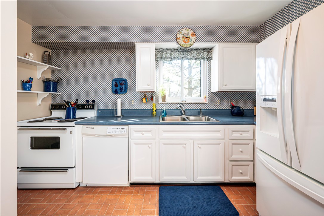 Greensburg, Pennsylvania 15601, United States, 4 Bedrooms Bedrooms, ,2 BathroomsBathrooms,Residential,Contingent,113011